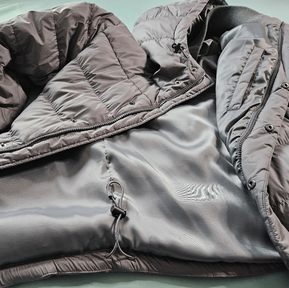 Men's Gray Hooded Puffer Jacket - Picture 6 of 9